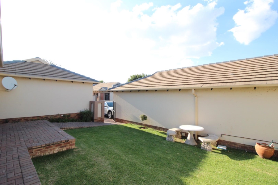 3 Bedroom Property for Sale in Kosmosdal Gauteng