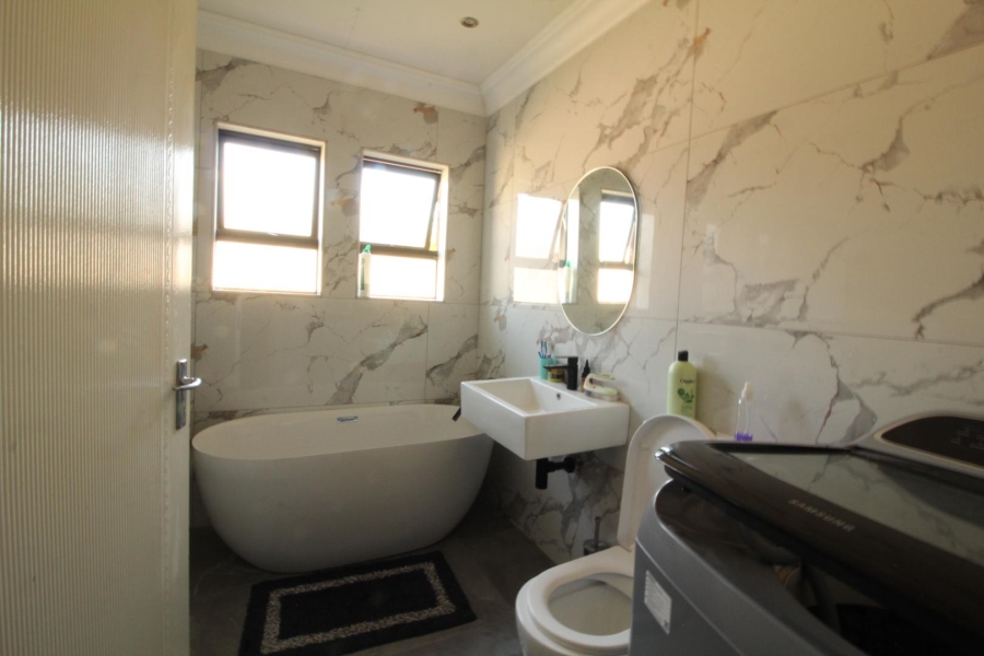 3 Bedroom Property for Sale in Kosmosdal Gauteng