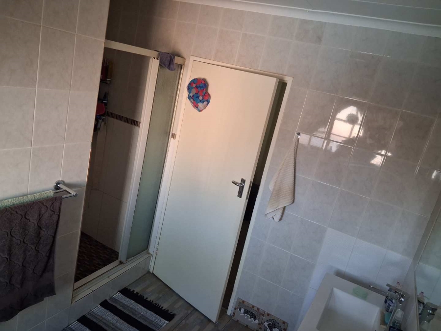 3 Bedroom Property for Sale in Faerie Glen Gauteng