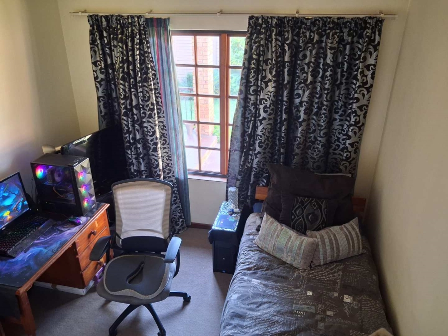 3 Bedroom Property for Sale in Faerie Glen Gauteng