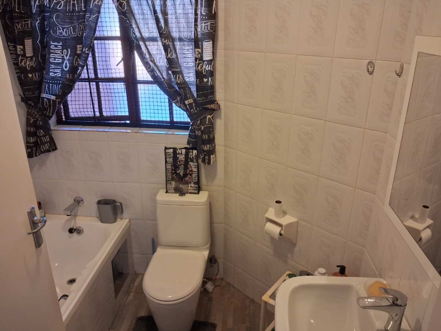 3 Bedroom Property for Sale in Faerie Glen Gauteng