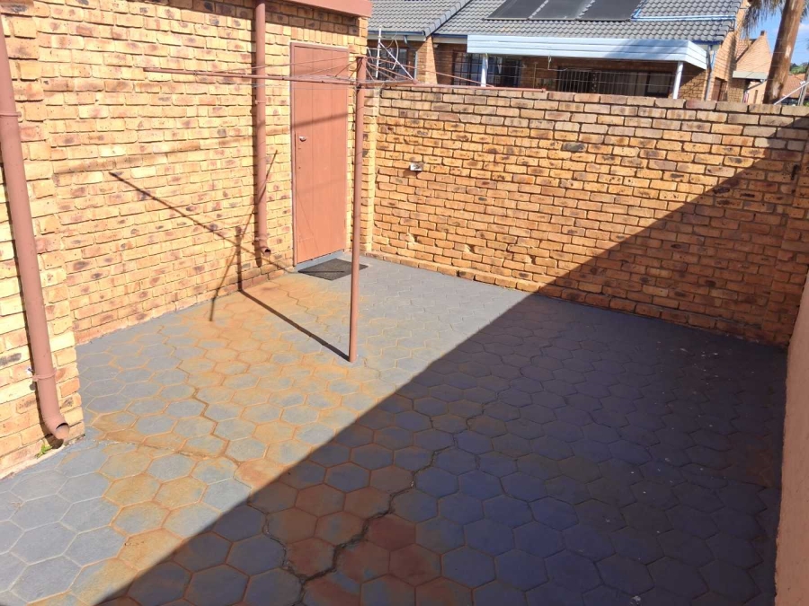 3 Bedroom Property for Sale in Faerie Glen Gauteng