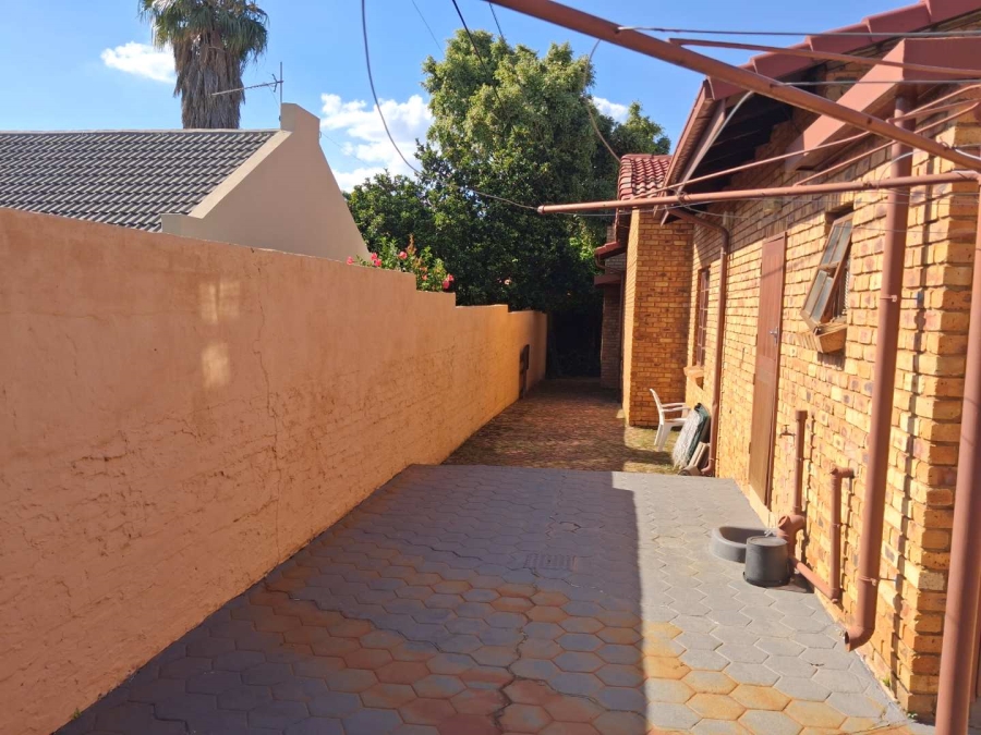 3 Bedroom Property for Sale in Faerie Glen Gauteng