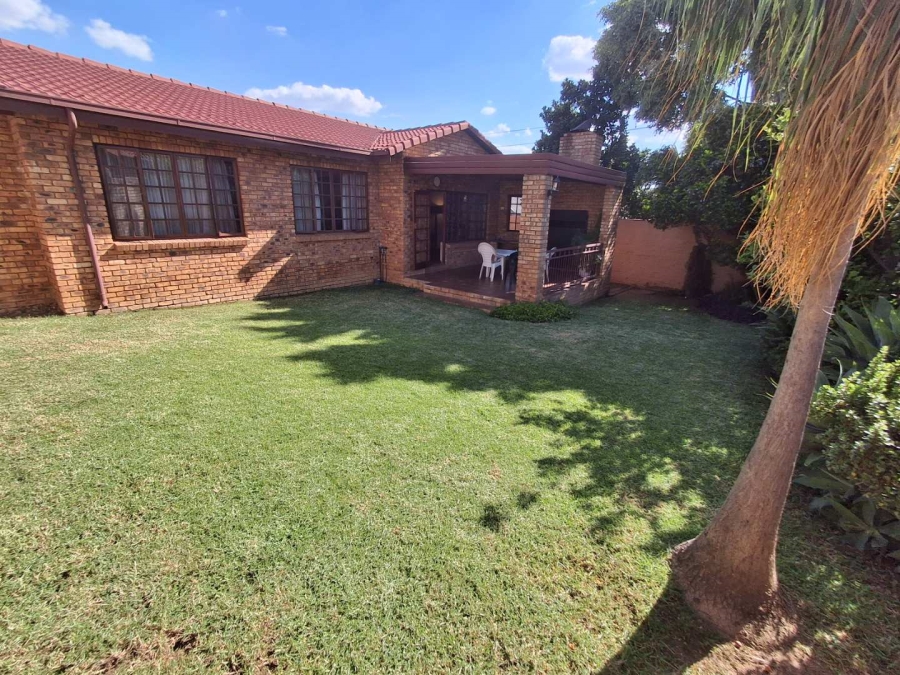 3 Bedroom Property for Sale in Faerie Glen Gauteng