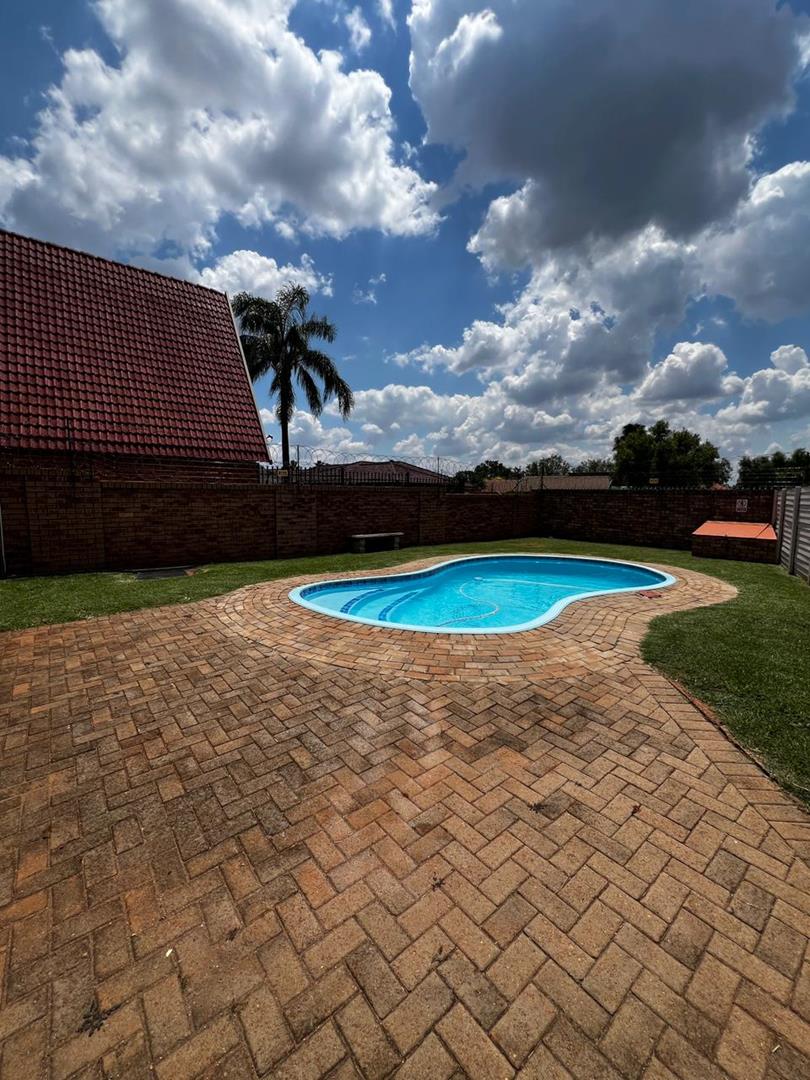 3 Bedroom Property for Sale in Annlin Gauteng