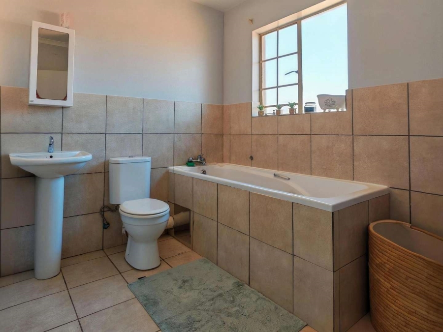 To Let 3 Bedroom Property for Rent in Oukraal Estate Gauteng