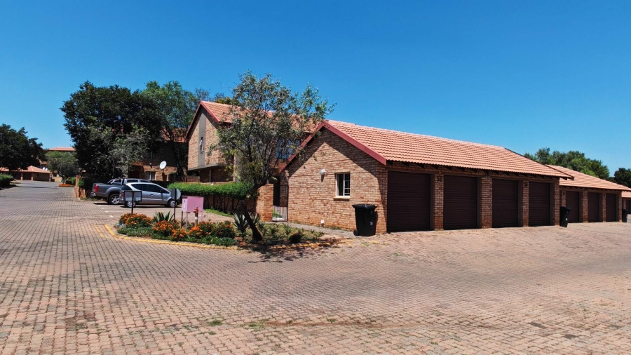 To Let 3 Bedroom Property for Rent in Oukraal Estate Gauteng