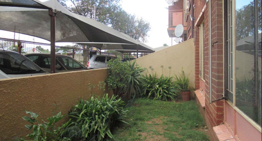 2 Bedroom Property for Sale in Witpoortjie Gauteng