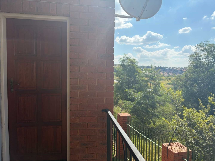2 Bedroom Property for Sale in Noordheuwel Gauteng
