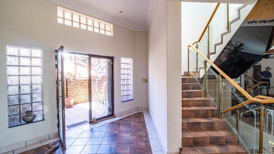 5 Bedroom Property for Sale in Glenvista Gauteng