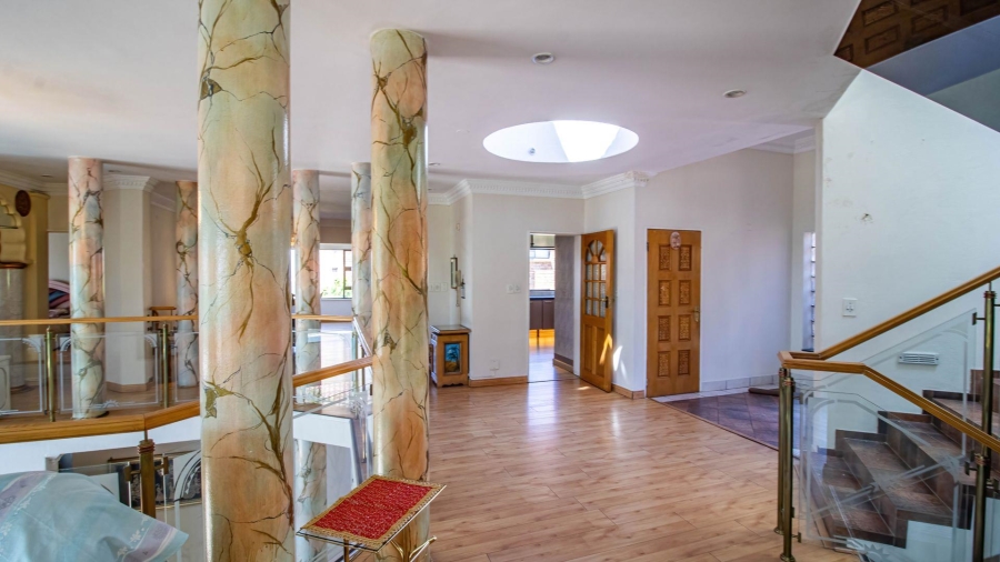 5 Bedroom Property for Sale in Glenvista Gauteng