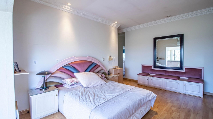 5 Bedroom Property for Sale in Glenvista Gauteng