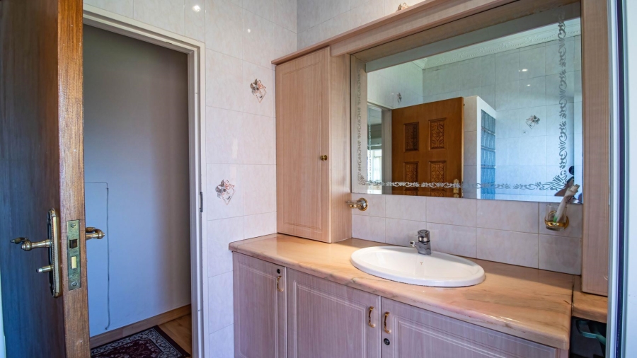 5 Bedroom Property for Sale in Glenvista Gauteng