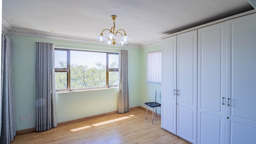 5 Bedroom Property for Sale in Glenvista Gauteng