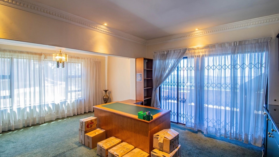 5 Bedroom Property for Sale in Glenvista Gauteng