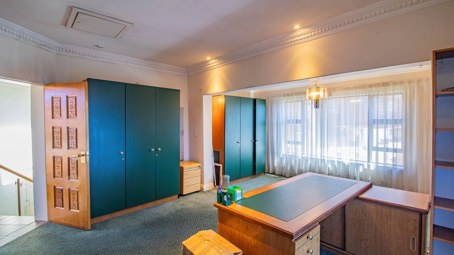 5 Bedroom Property for Sale in Glenvista Gauteng