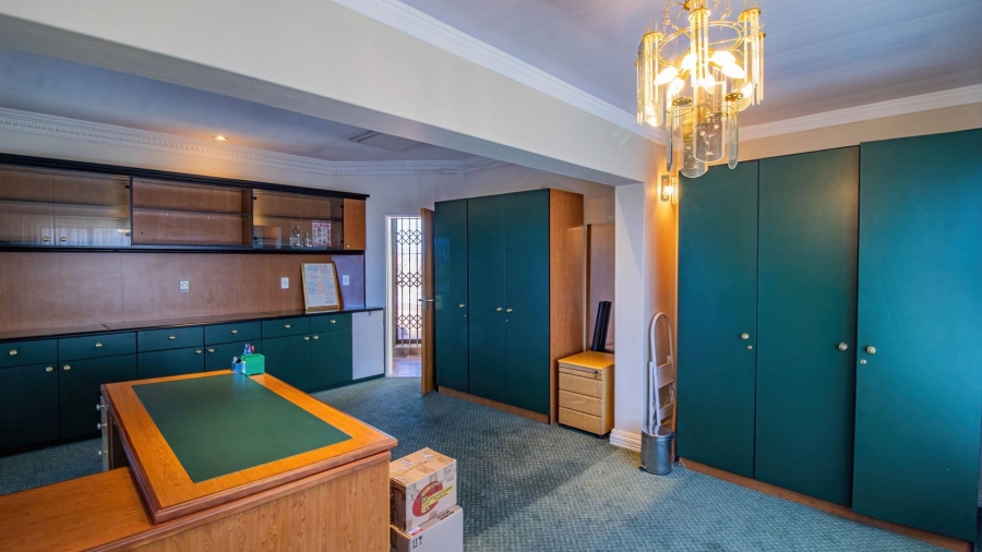 5 Bedroom Property for Sale in Glenvista Gauteng