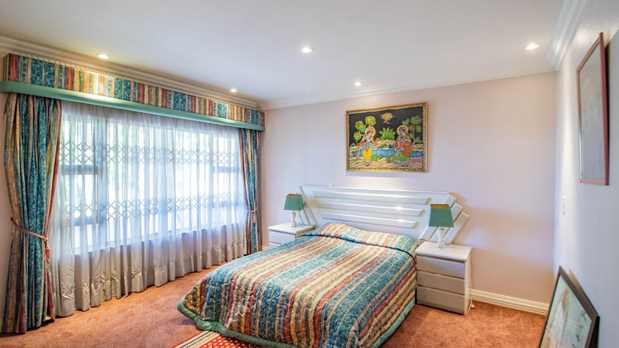 5 Bedroom Property for Sale in Glenvista Gauteng