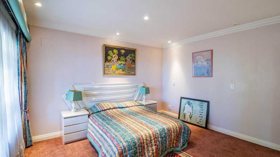 5 Bedroom Property for Sale in Glenvista Gauteng