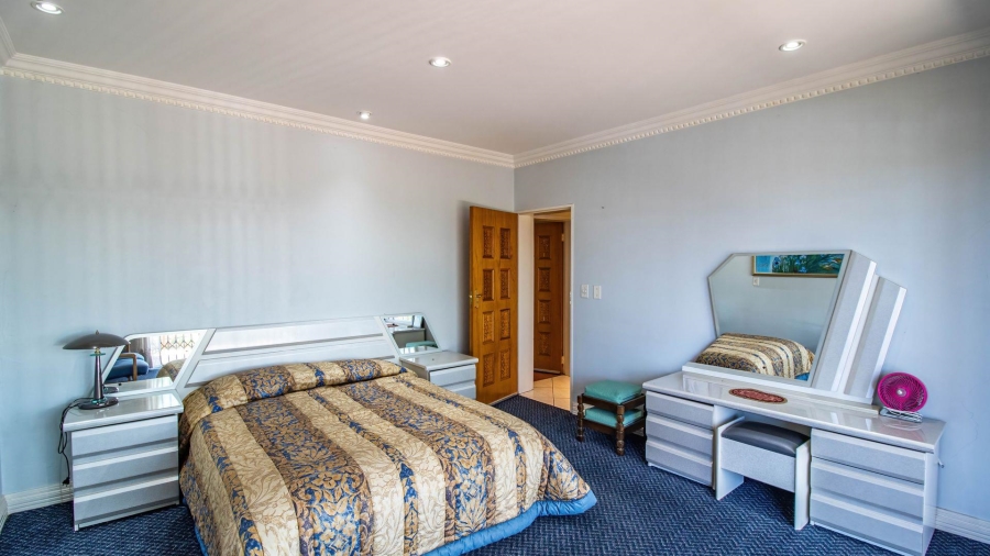 5 Bedroom Property for Sale in Glenvista Gauteng