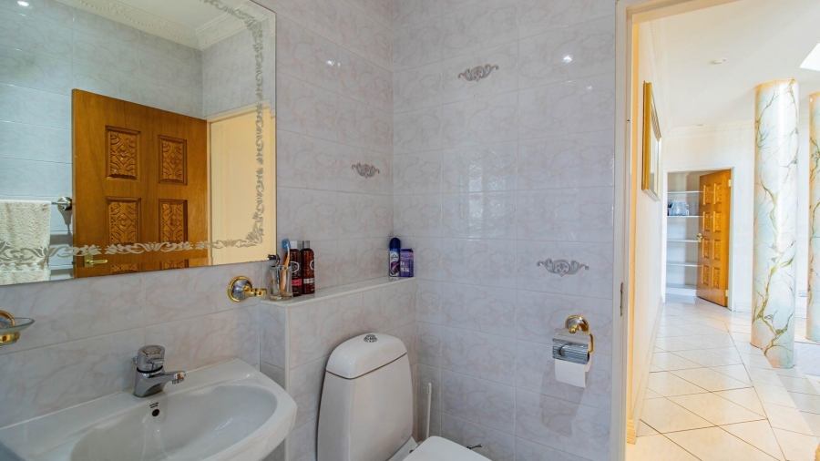 5 Bedroom Property for Sale in Glenvista Gauteng