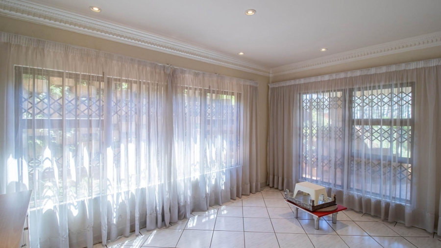 5 Bedroom Property for Sale in Glenvista Gauteng