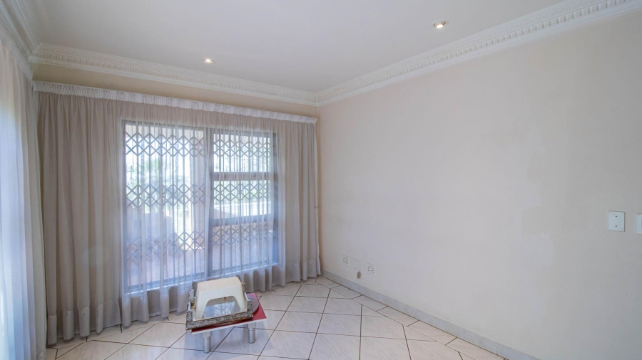 5 Bedroom Property for Sale in Glenvista Gauteng