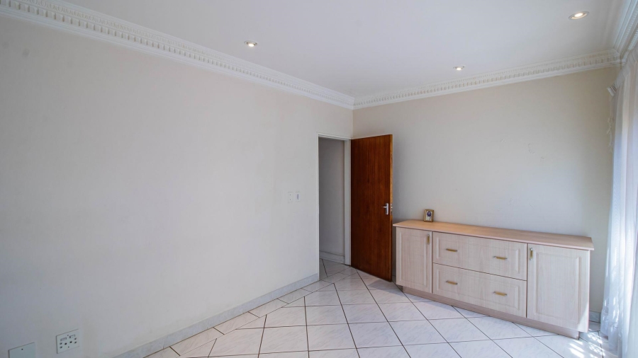 5 Bedroom Property for Sale in Glenvista Gauteng