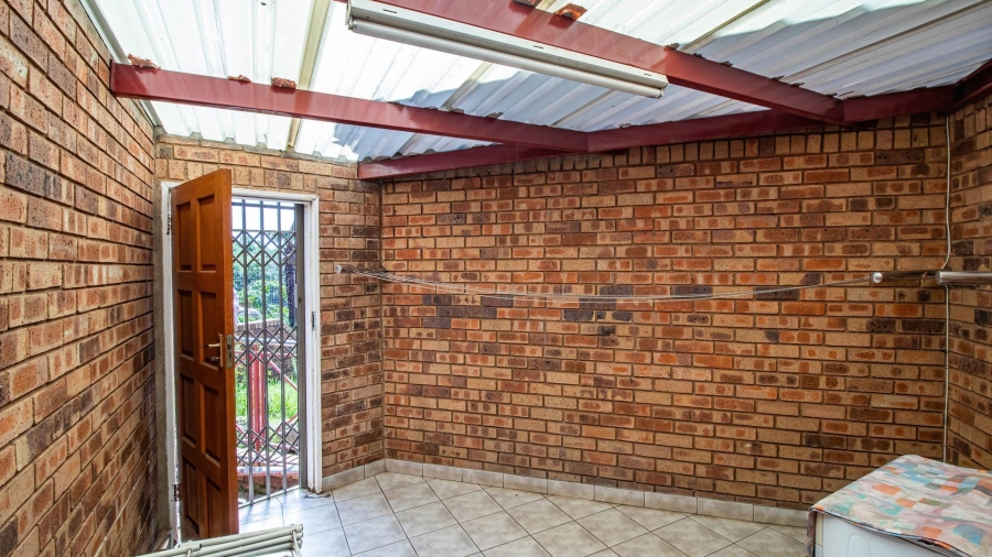 5 Bedroom Property for Sale in Glenvista Gauteng