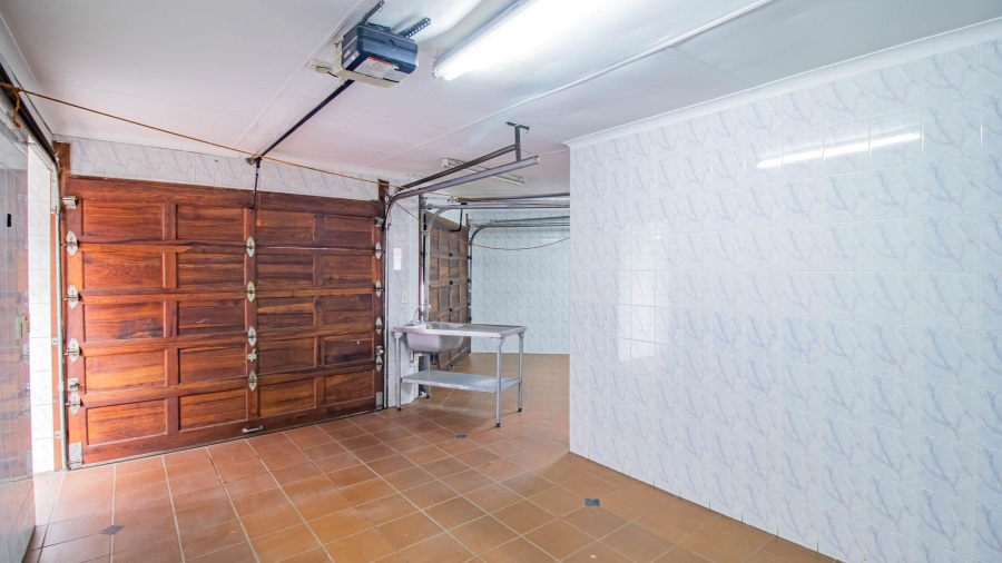 5 Bedroom Property for Sale in Glenvista Gauteng