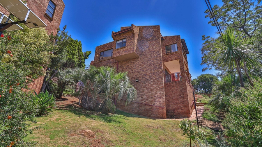 5 Bedroom Property for Sale in Glenvista Gauteng