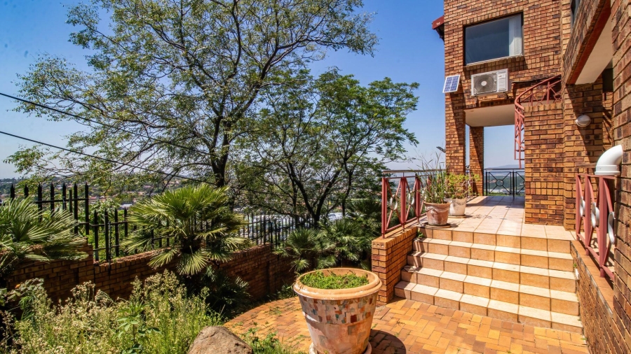 5 Bedroom Property for Sale in Glenvista Gauteng