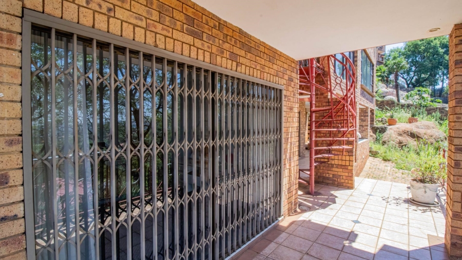 5 Bedroom Property for Sale in Glenvista Gauteng