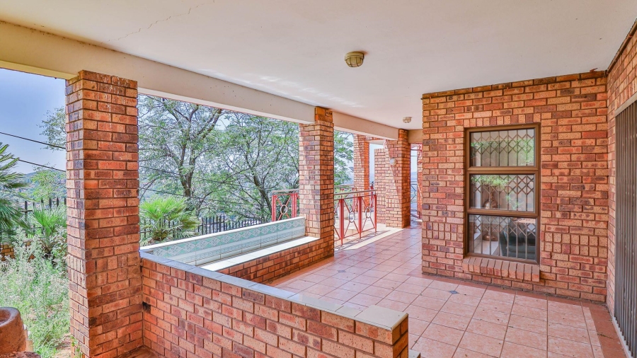 5 Bedroom Property for Sale in Glenvista Gauteng