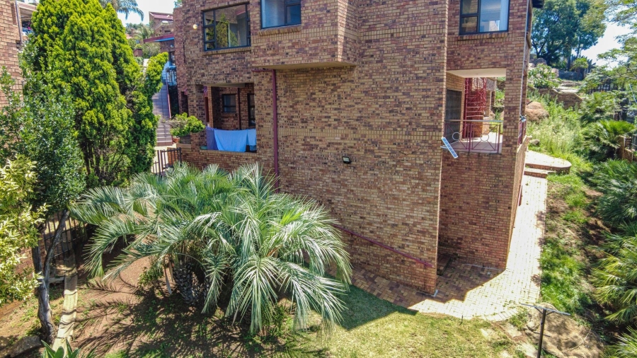 5 Bedroom Property for Sale in Glenvista Gauteng