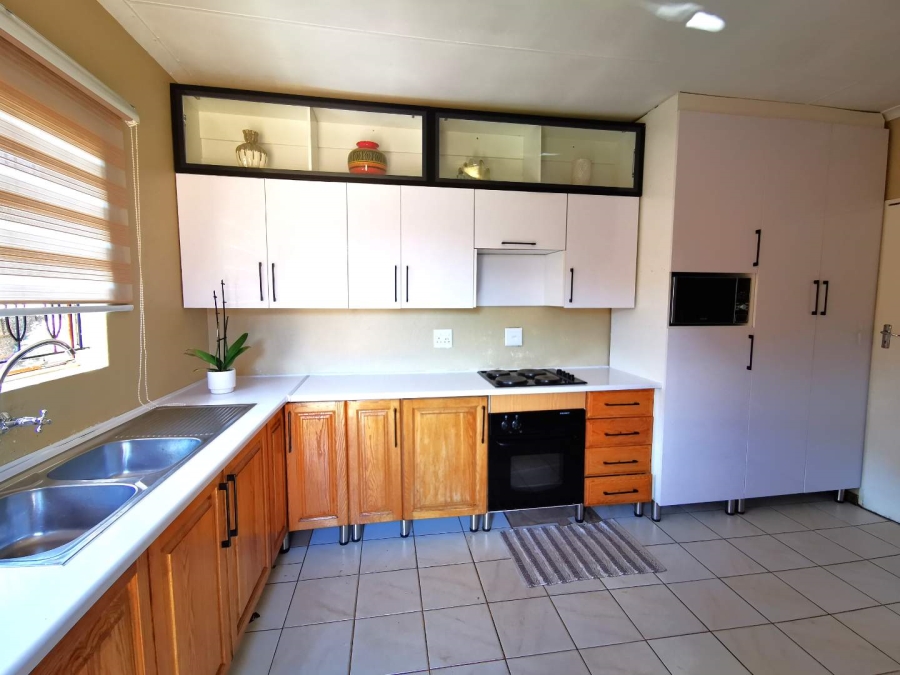 To Let 3 Bedroom Property for Rent in Mabuya Park Gauteng