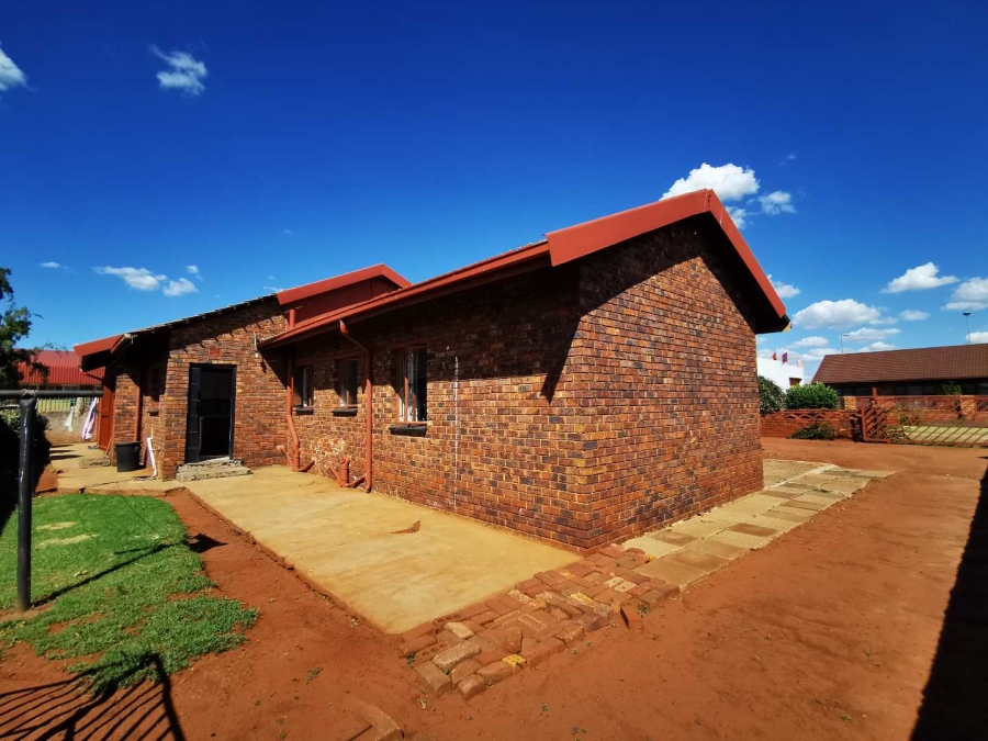To Let 3 Bedroom Property for Rent in Mabuya Park Gauteng