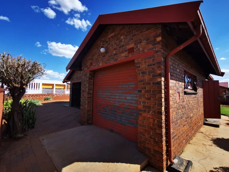 To Let 3 Bedroom Property for Rent in Mabuya Park Gauteng