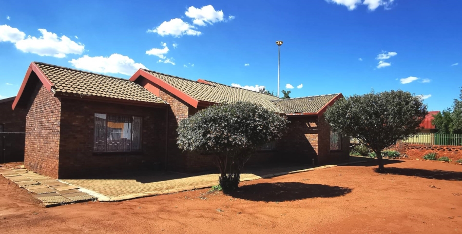 To Let 3 Bedroom Property for Rent in Mabuya Park Gauteng