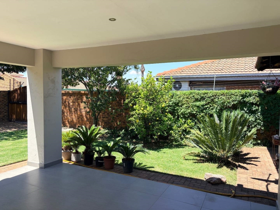 2 Bedroom Property for Sale in Ravenswood Gauteng