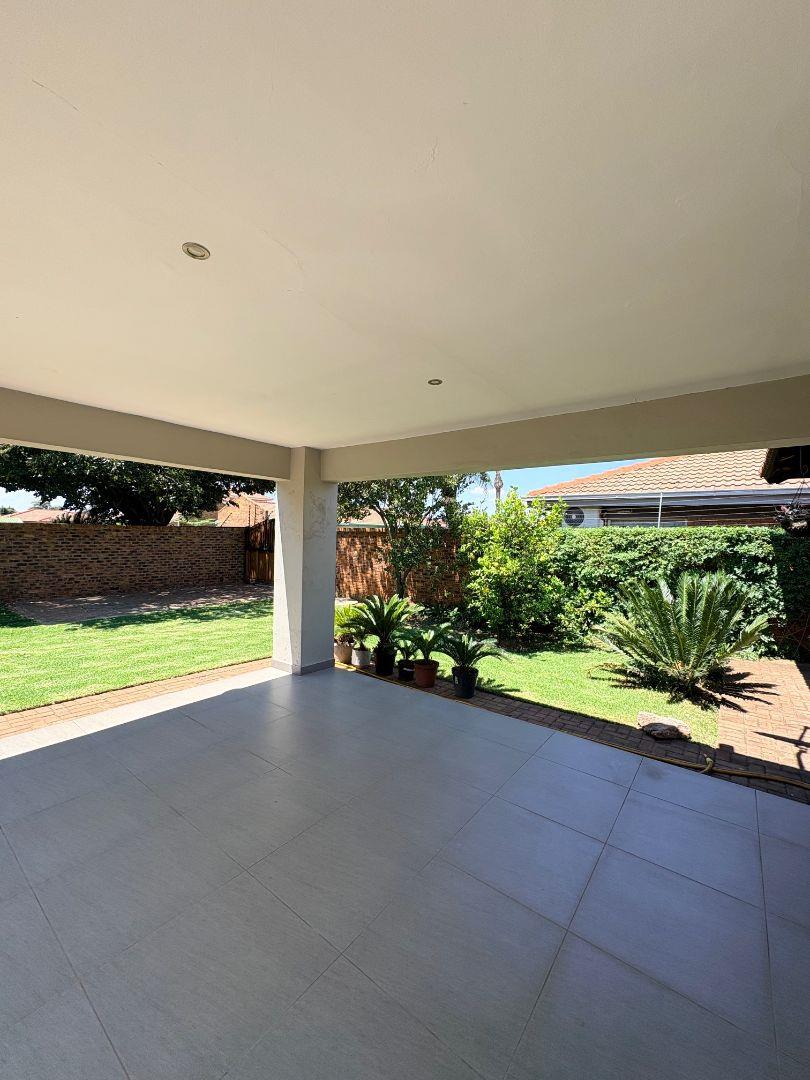 2 Bedroom Property for Sale in Ravenswood Gauteng