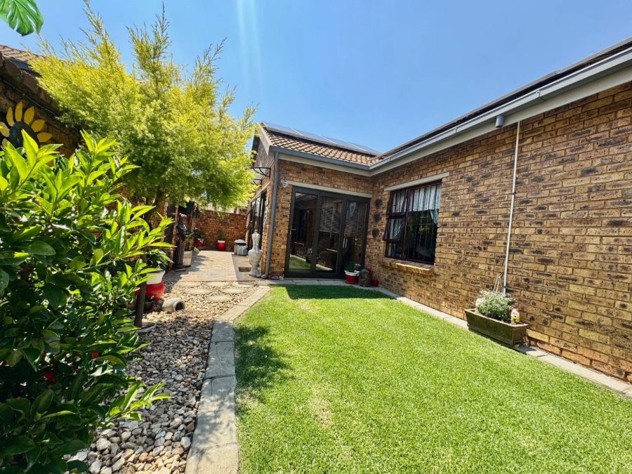 3 Bedroom Property for Sale in Bartlett Gauteng