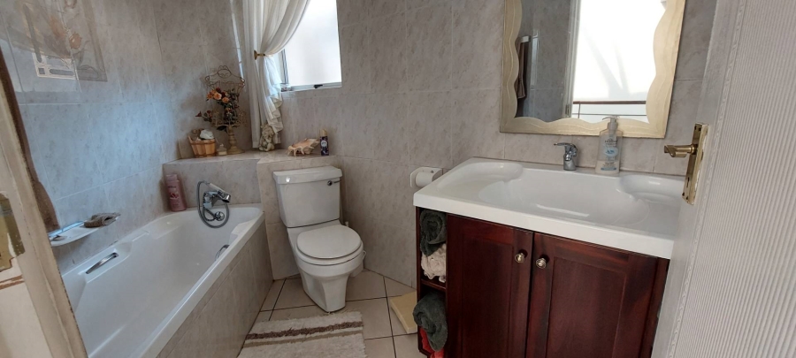 3 Bedroom Property for Sale in Bassonia Gauteng