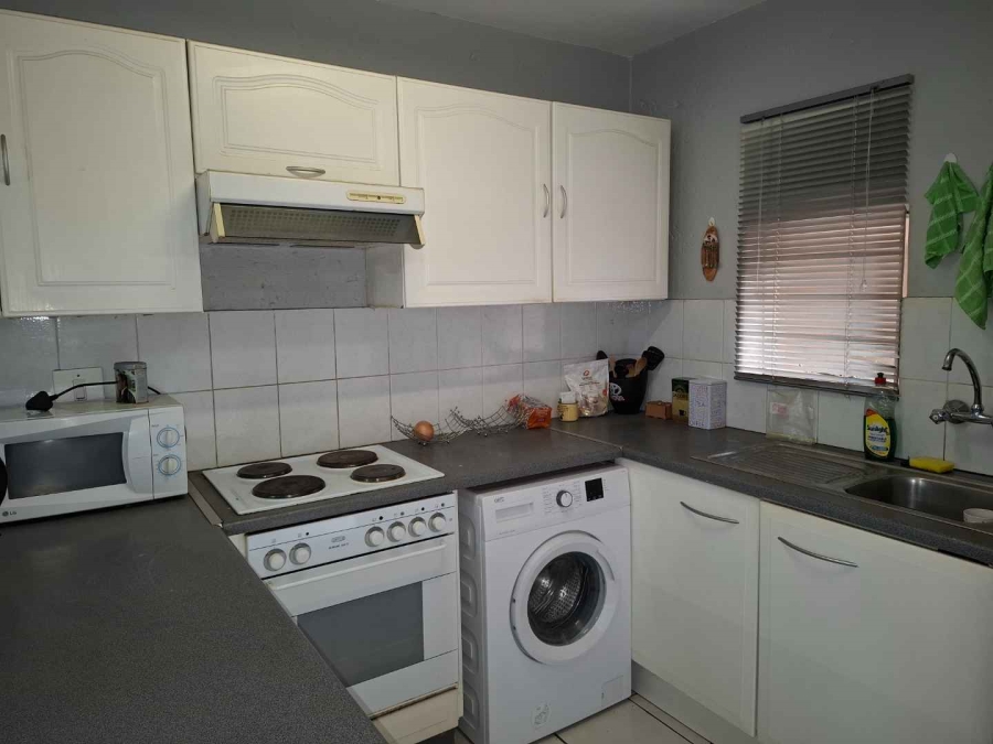 1 Bedroom Property for Sale in Brackendowns Gauteng