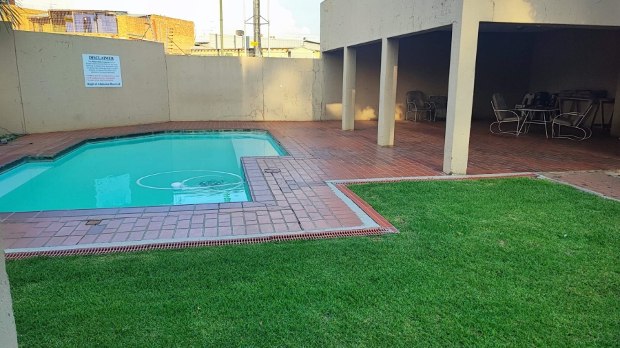 1 Bedroom Property for Sale in Brackendowns Gauteng