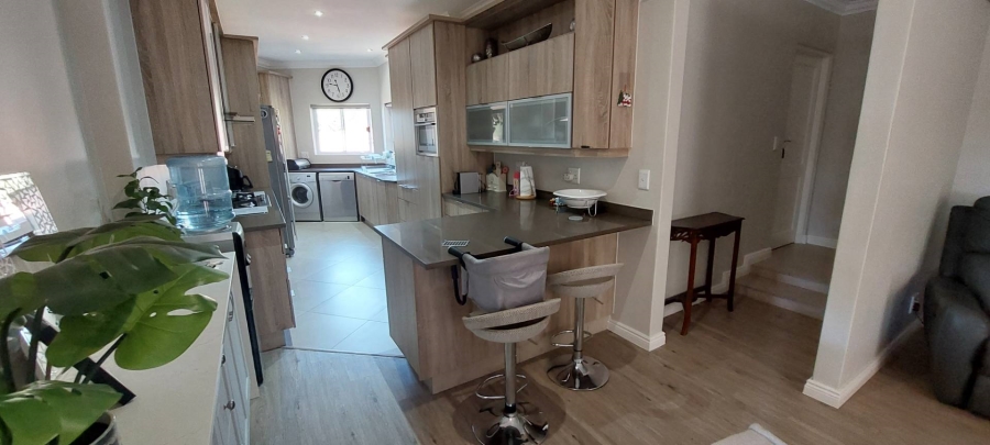 5 Bedroom Property for Sale in Bassonia Gauteng