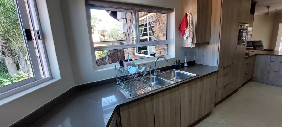 5 Bedroom Property for Sale in Bassonia Gauteng