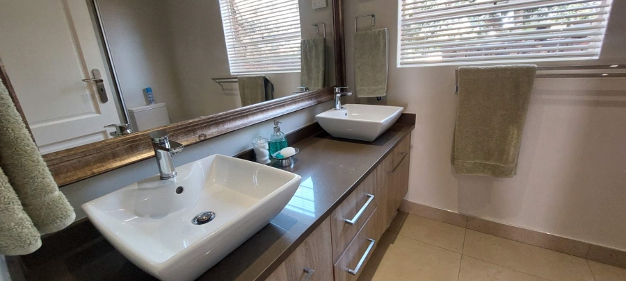 5 Bedroom Property for Sale in Bassonia Gauteng