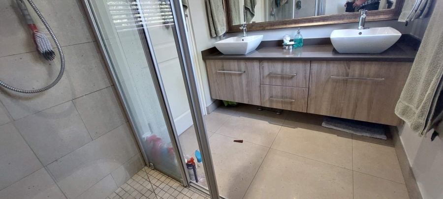 5 Bedroom Property for Sale in Bassonia Gauteng