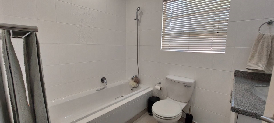 5 Bedroom Property for Sale in Bassonia Gauteng